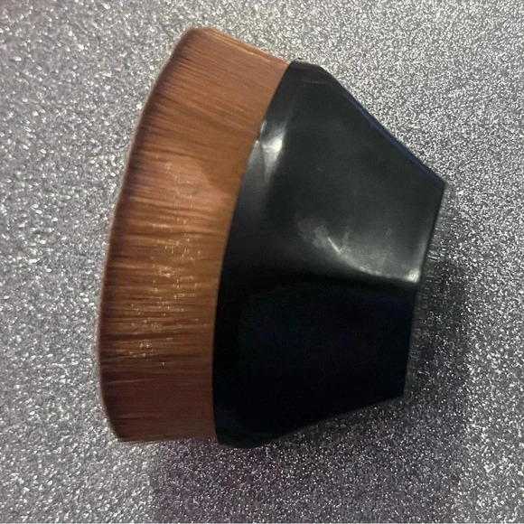 Brand new makeup brush 😮‍💨 - Picture 2 of 7